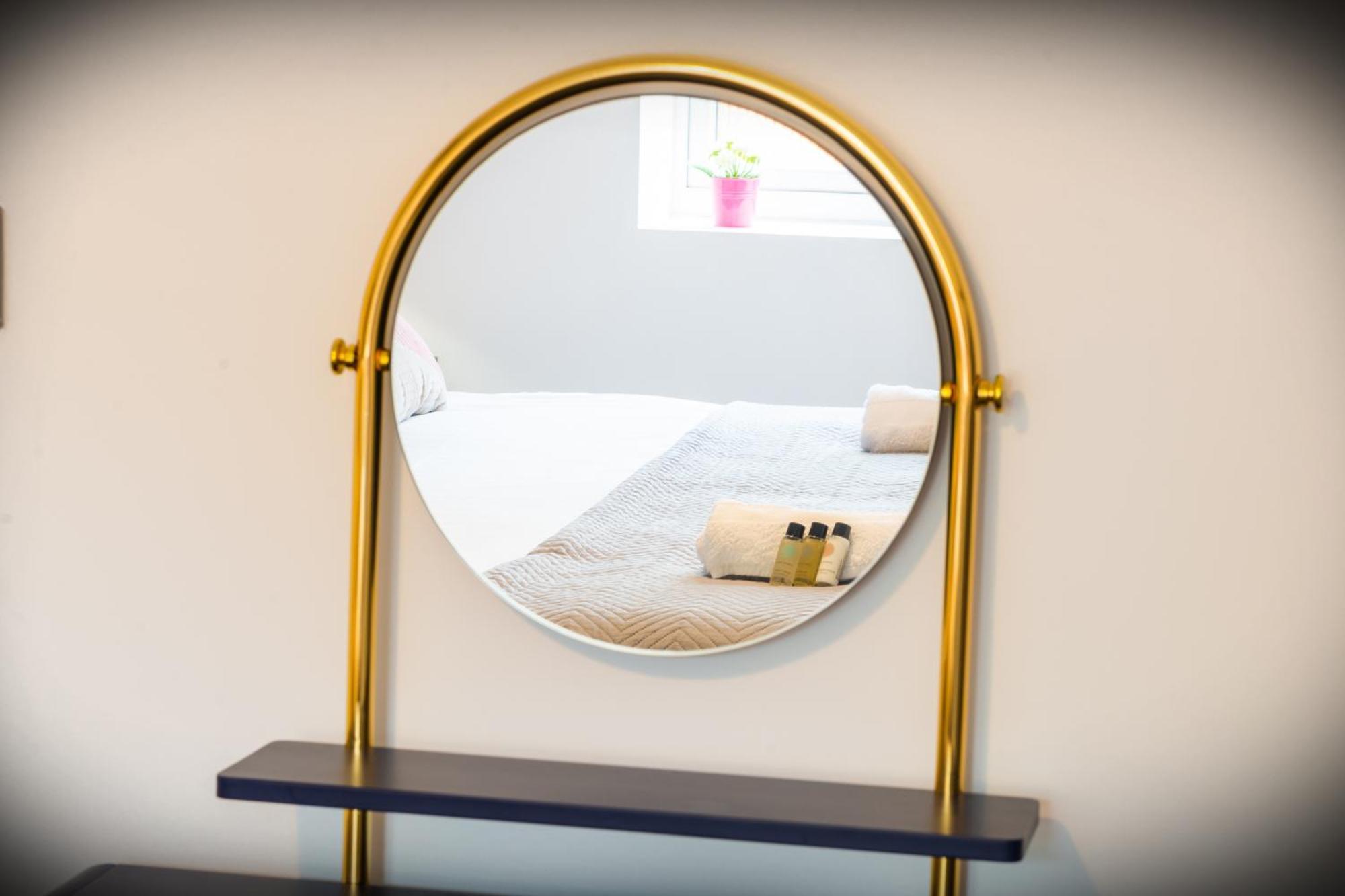 The Pinky: Cozy Hatfield Apartment with Free Parking Exterior photo